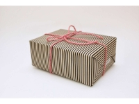 Gavepapir stribet sort  55cm x 130 m